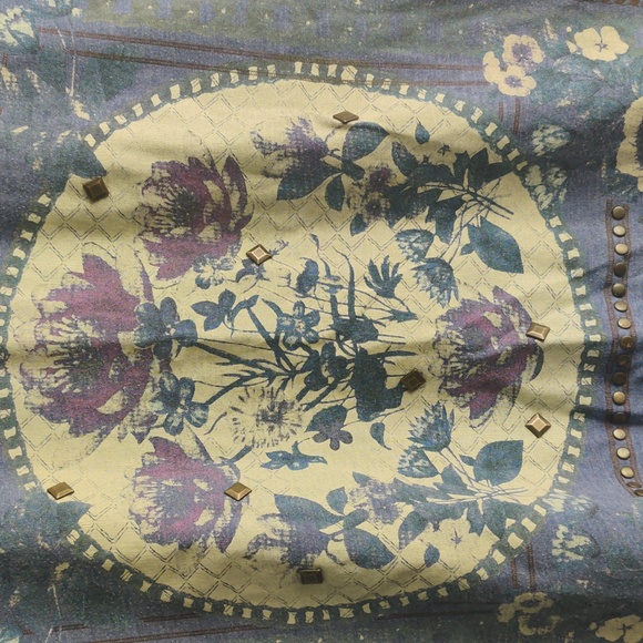 Art nouveau style floral motif t shirt with beading - Picture 4 of 7